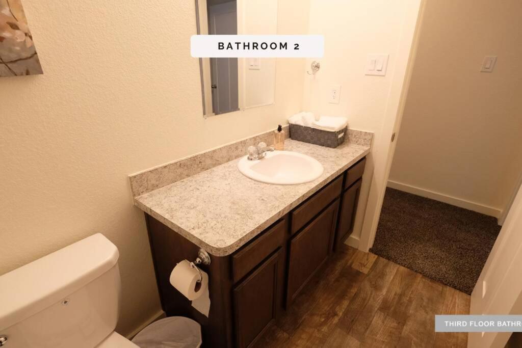 3 Story, 3 Bdrm, 4 Beds, 2 Bath, North Houston, Iah - 10B 빌라 외부 사진